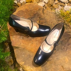 Black Classic Medium Pumps